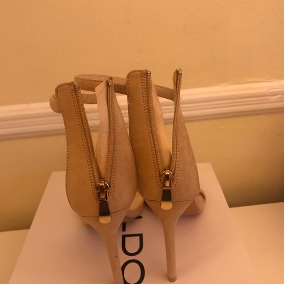 Beige sandals - Picture 3 of 3